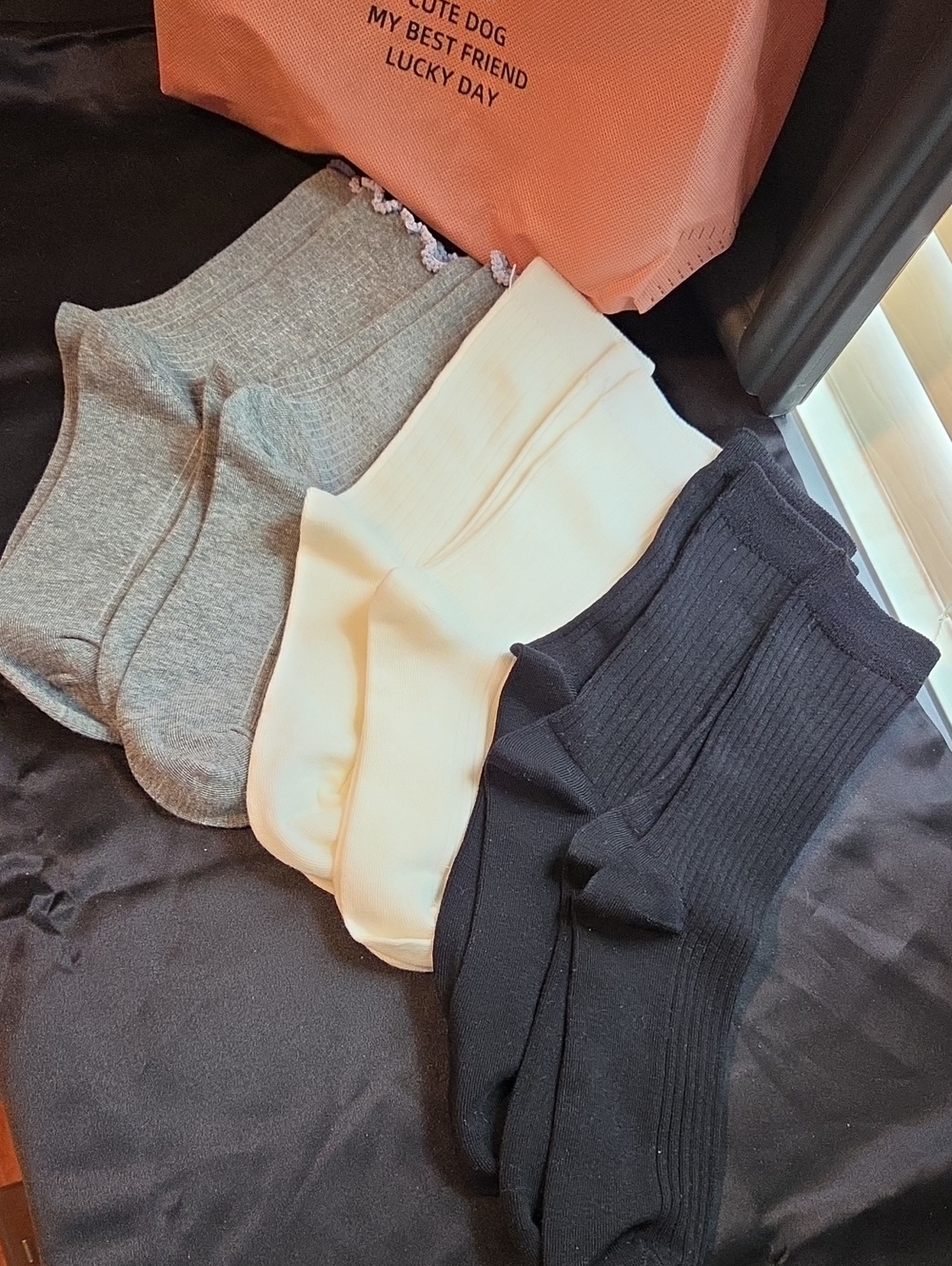 ❤️6 Pairs Of Ribbed Ankle Socks - Black, White, Gray Small Tote Bag Included